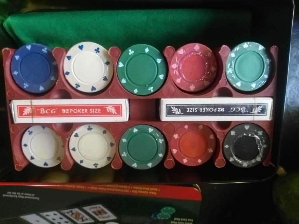 Poker & Card Games Texas hold`um Poker set was sold for R81.00 on 15